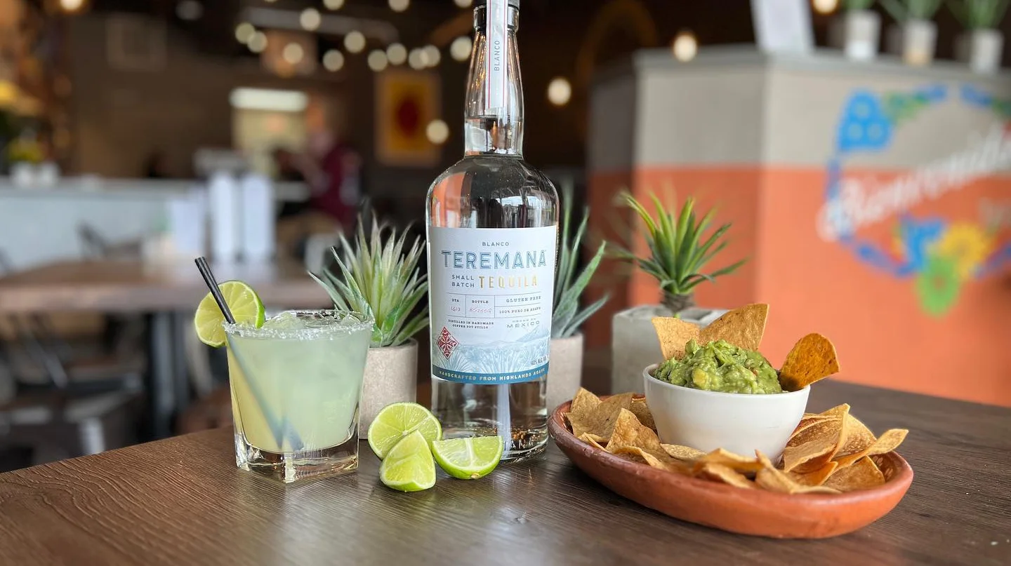 Refreshing margarita with guacamole and tortilla chips