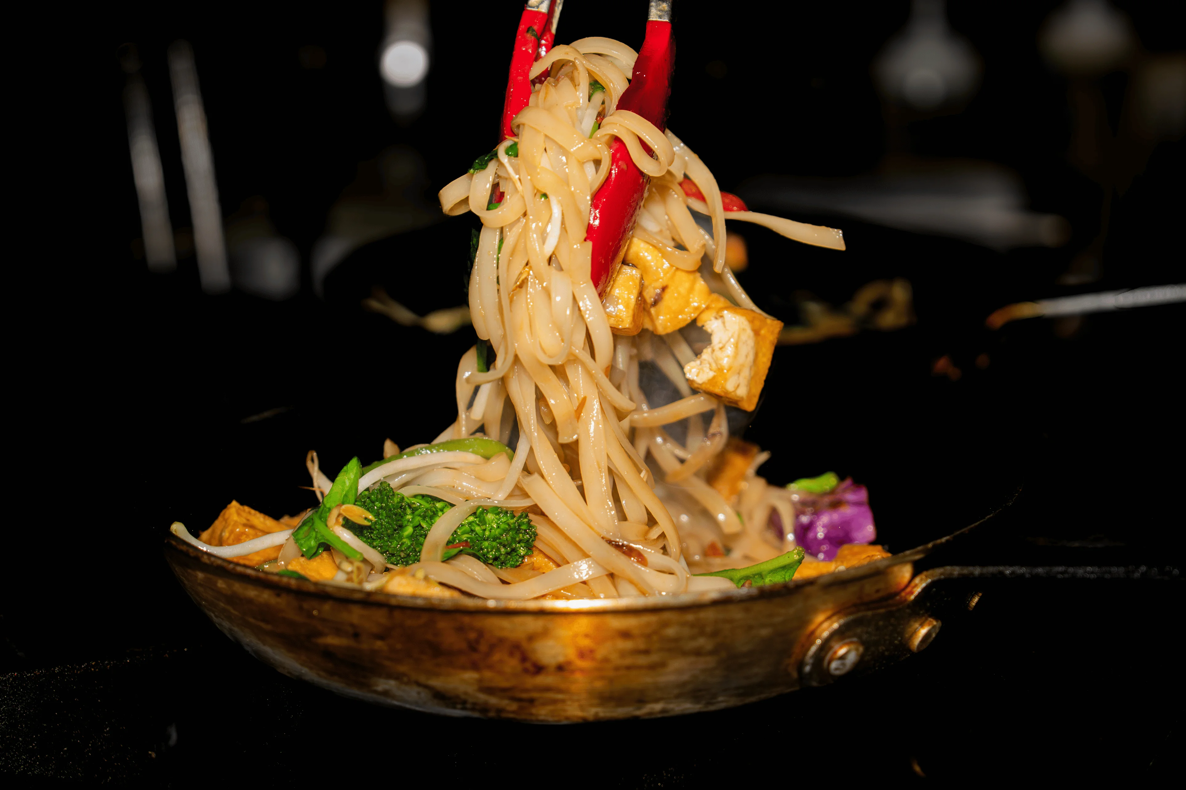 Stir-fried pad thai with tofu and vegetables