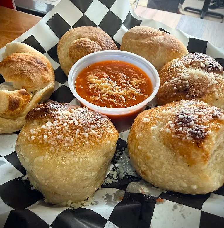 GARLIC KNOTS