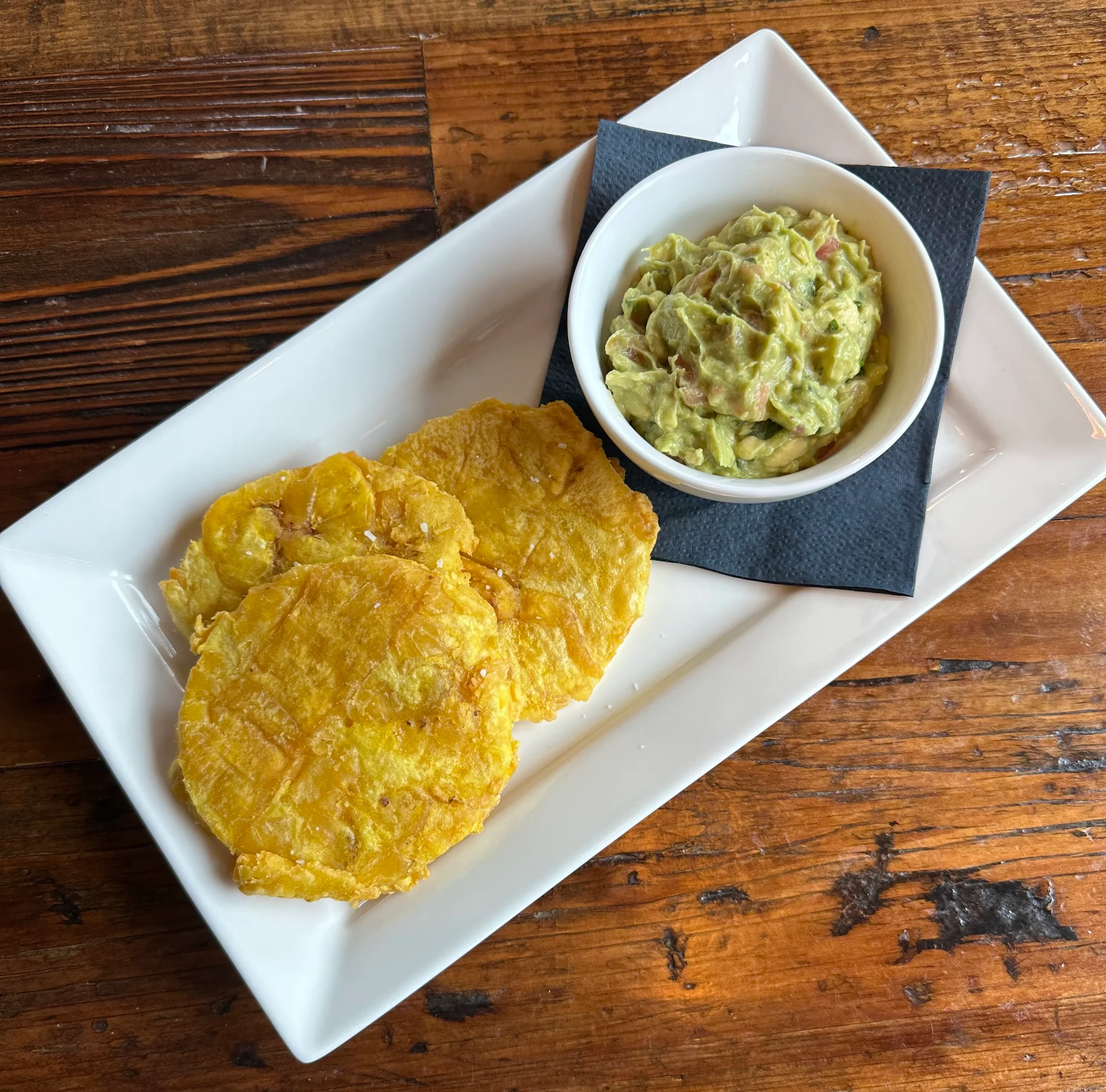 Crispy tostones served with guacamole