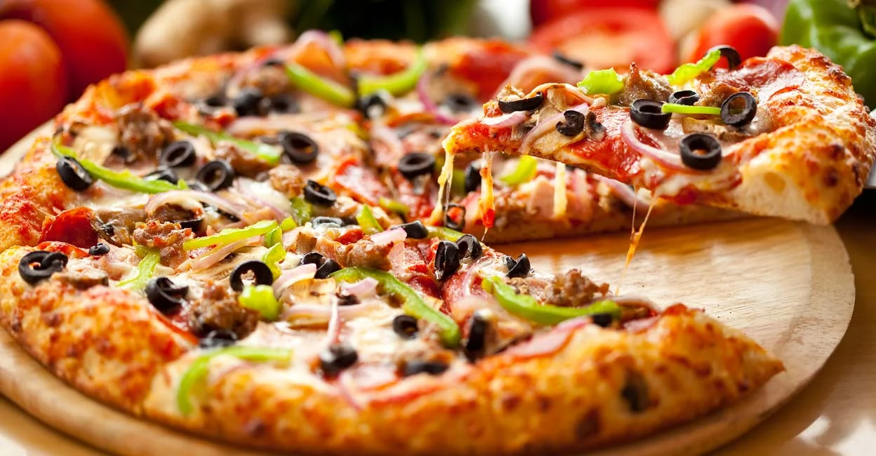 Delicious pepperoni pizza with olives and green peppers