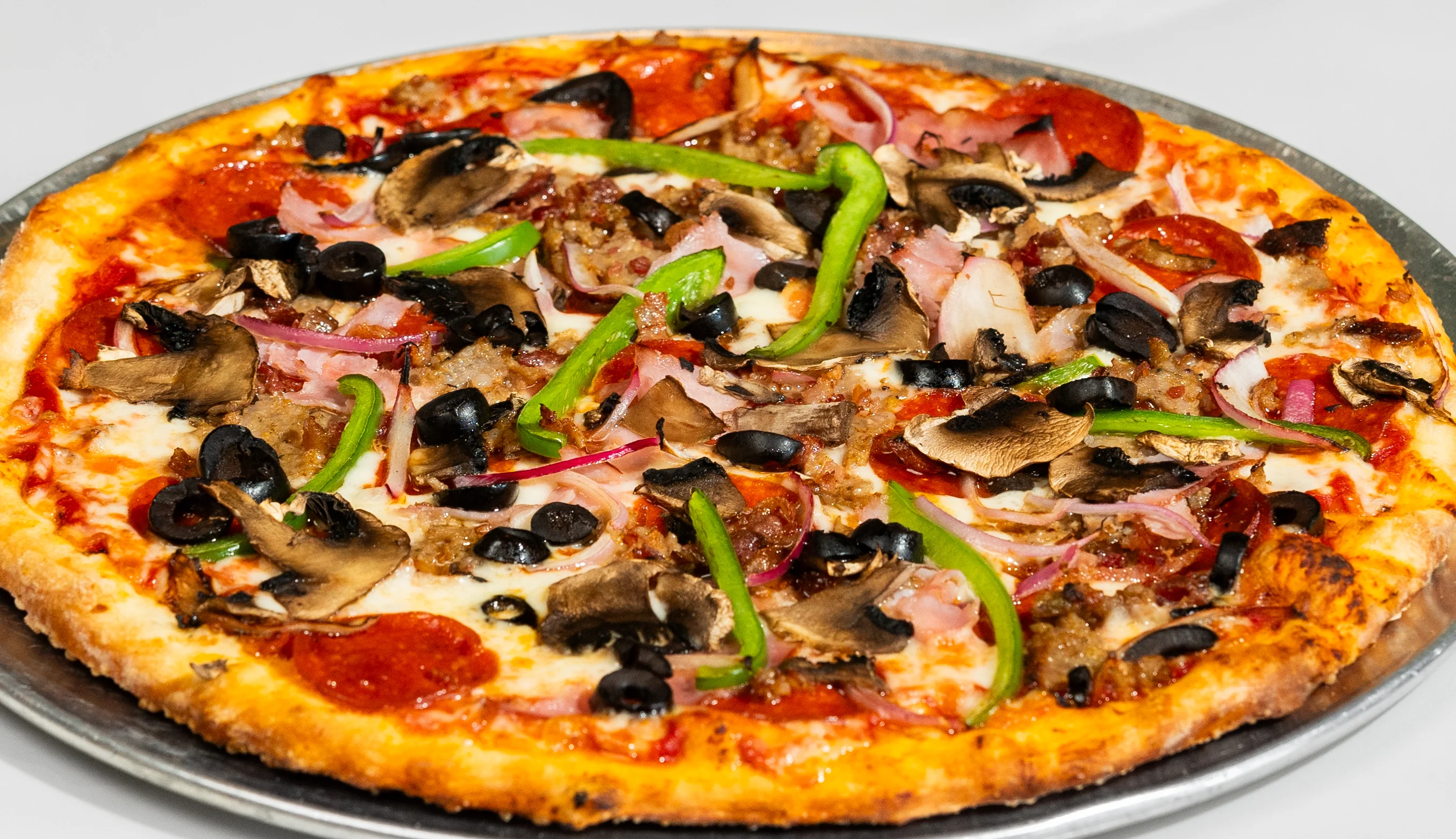 Delicious pepperoni pizza with assorted toppings