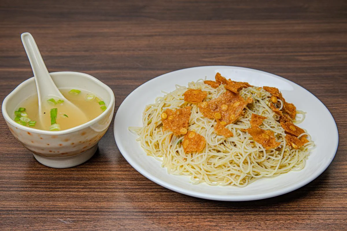 Rakhaing Vermicelli Salad [ရခိုင်မုန့်ဖက်သုပ်]