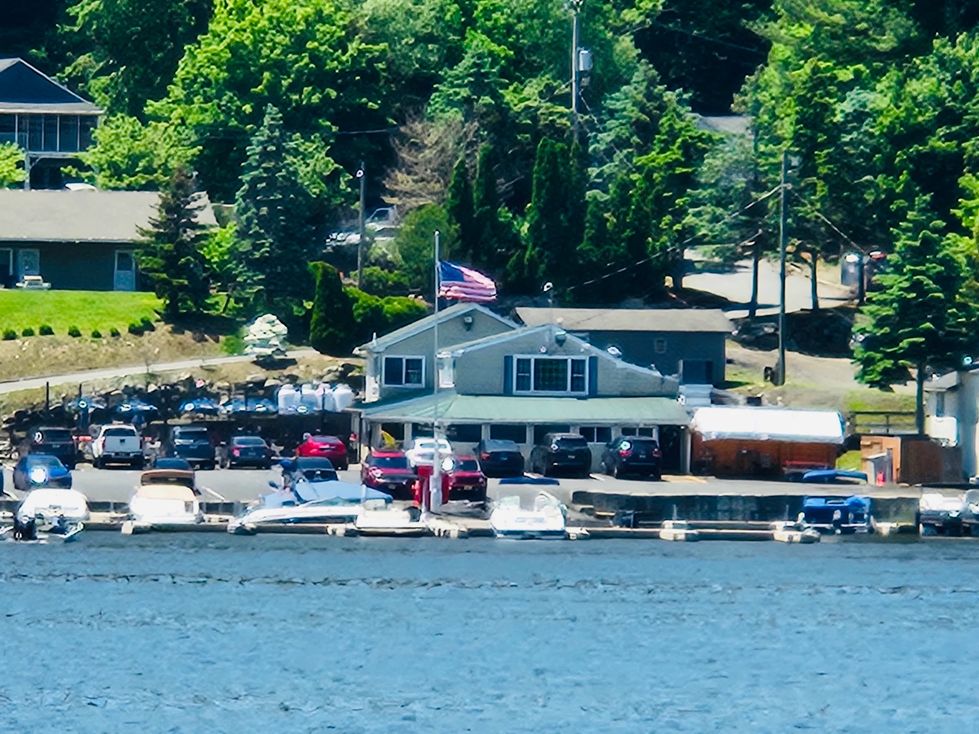 Dock and dine restaurant Lake Hopatcong NJ boat friendly dining with outdoor seating and waterfront views
