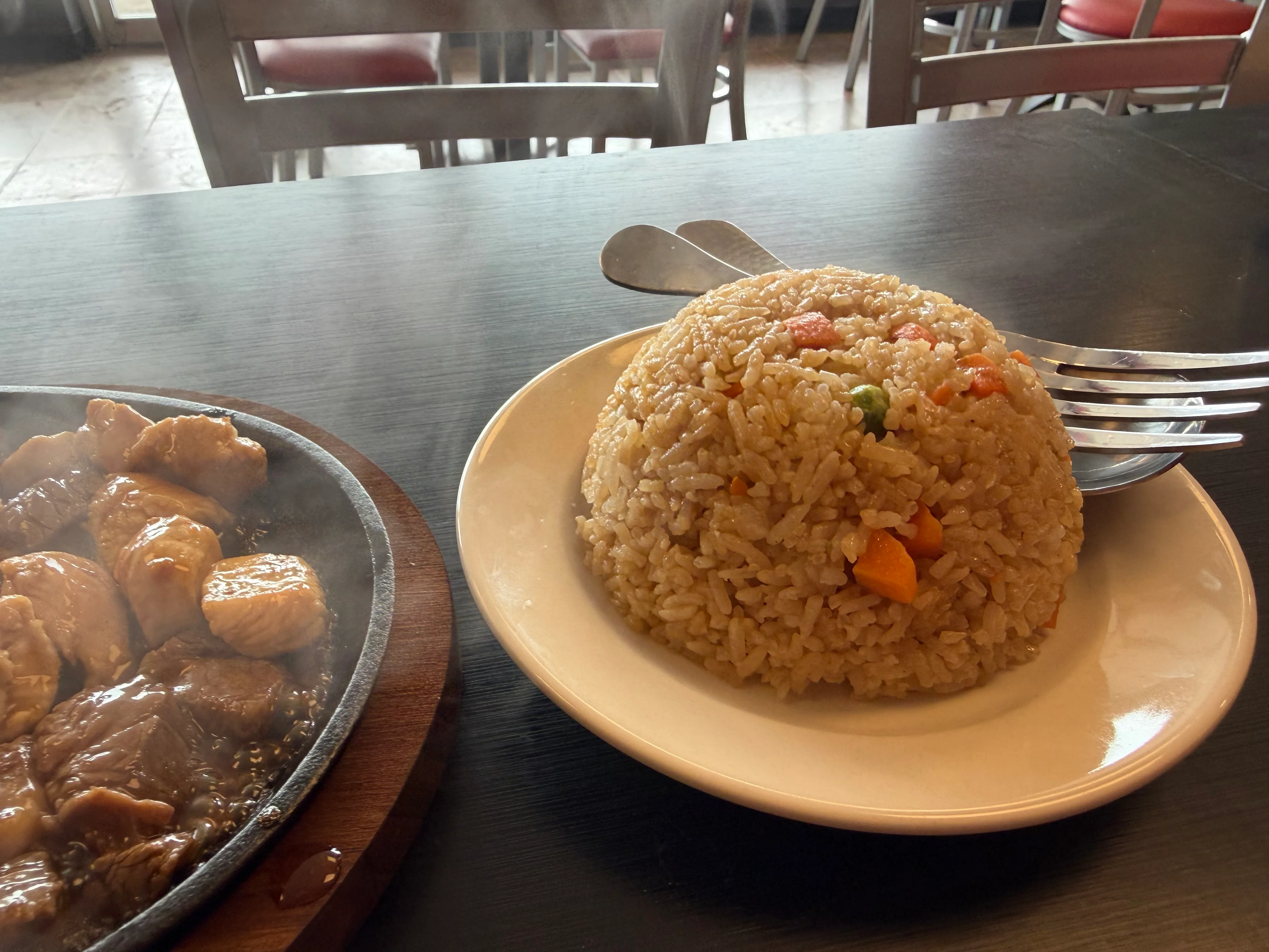 Sizzling chicken fajitas with fried rice