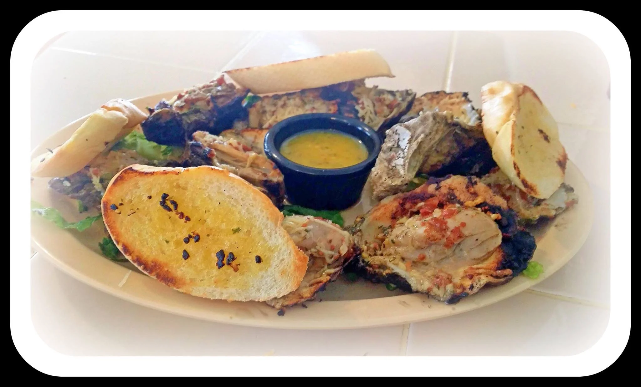 Grilled oysters with garlic butter and toasted bread