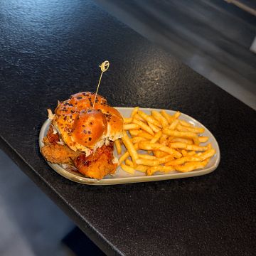 FRIED CHICKEN SANDWICH