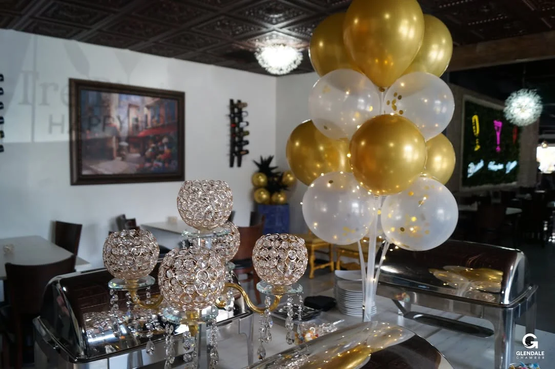 Elegant restaurant decor with gold balloons and crystal candle holders