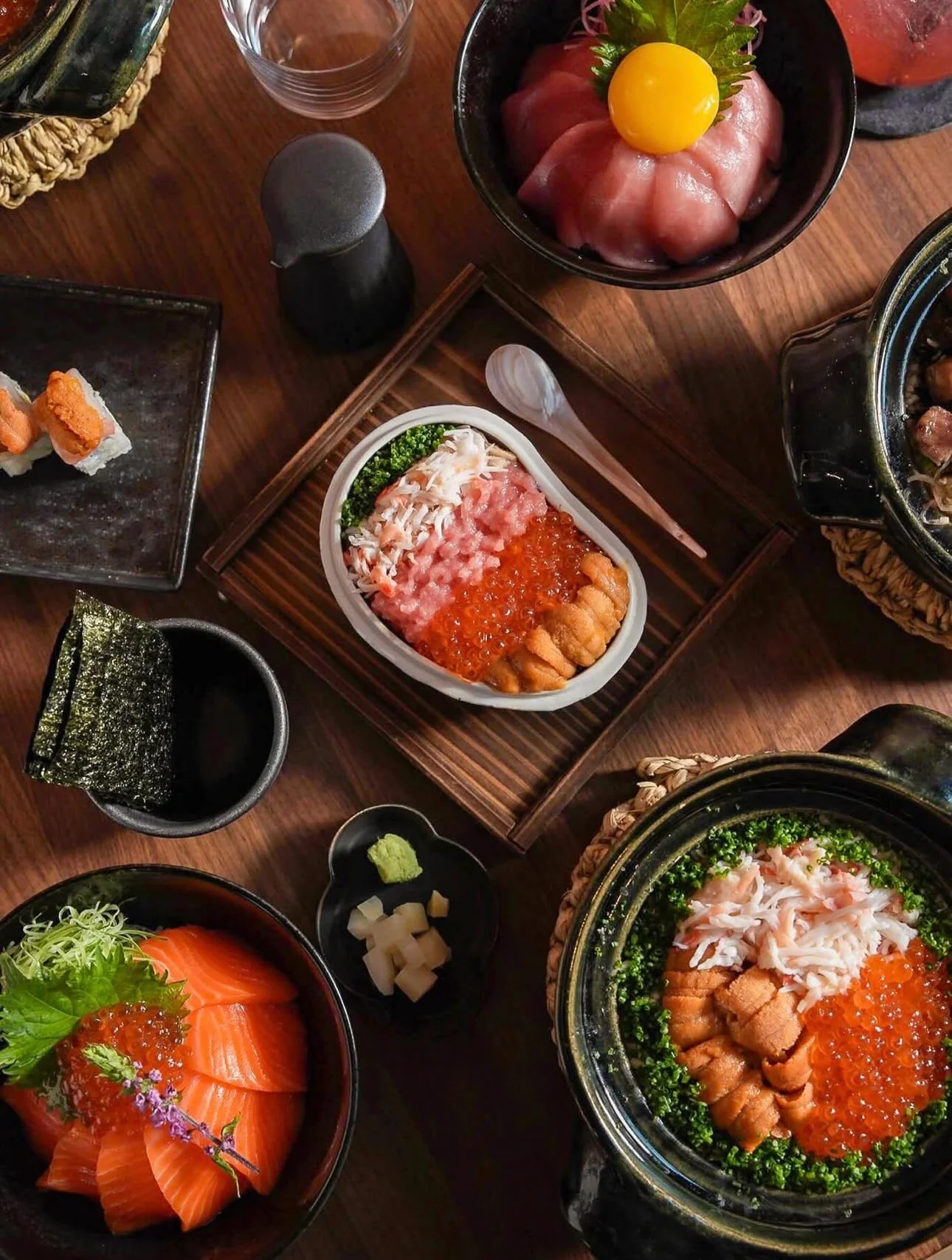 Japanese chirashi sushi with assorted seafood toppings