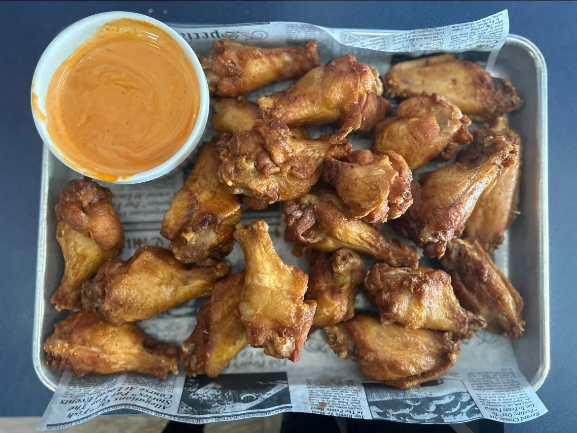 Crispy fried chicken wings with dipping sauce