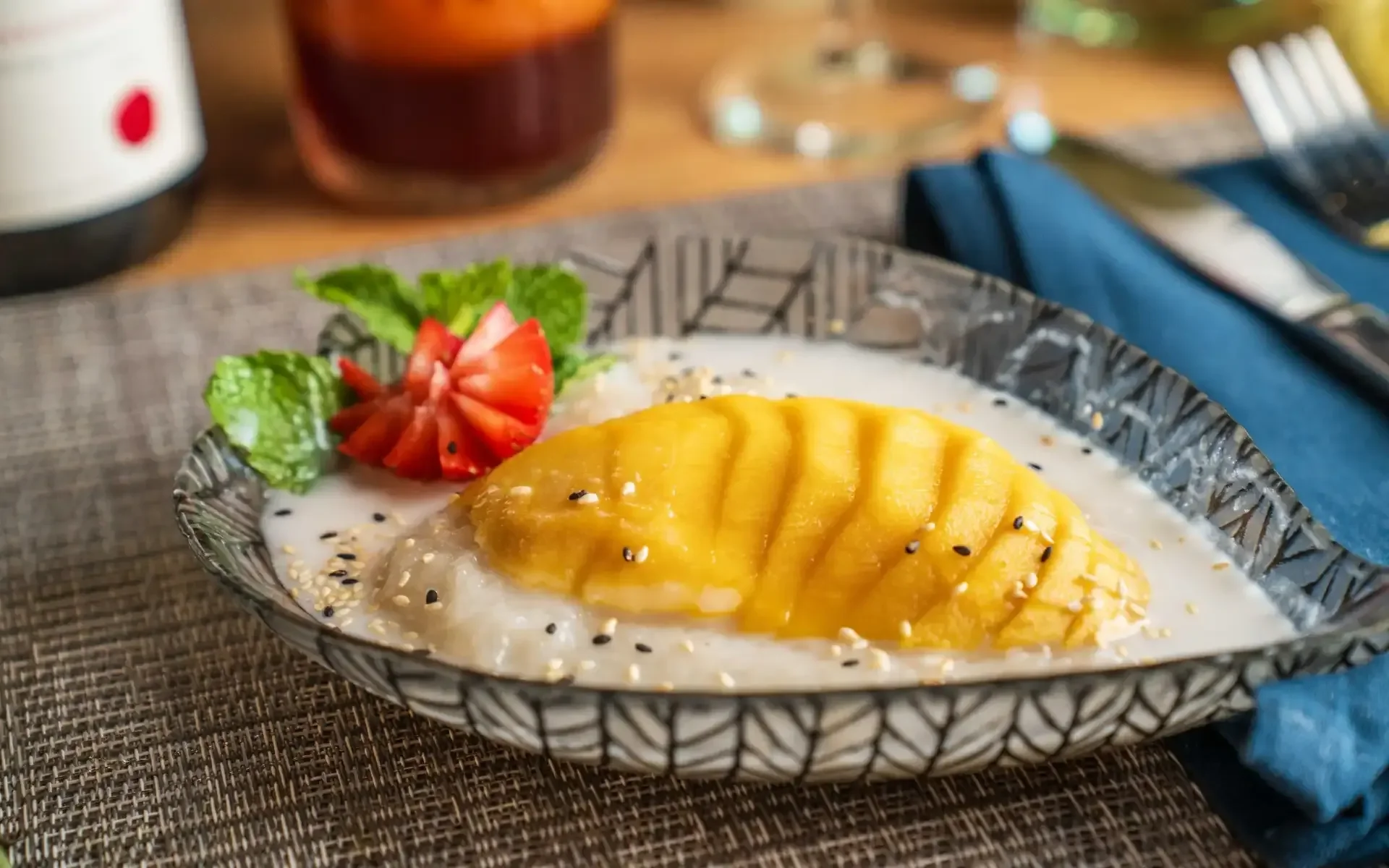 Mango sticky rice dessert with coconut sauce