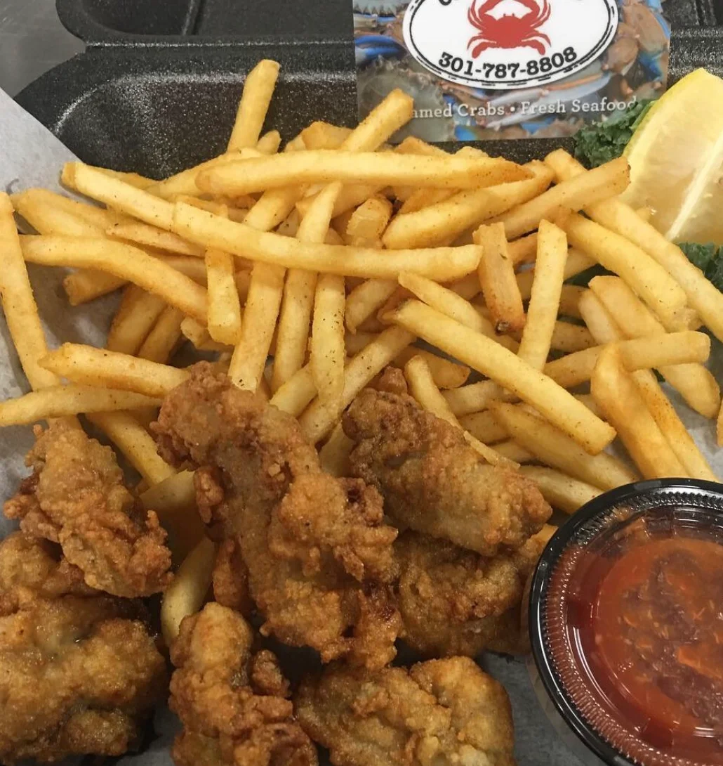 Fried oysters with French fries and dipping sauce