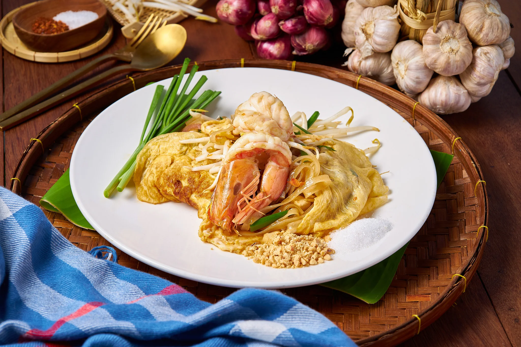 Thai pad thai omelette with shrimp