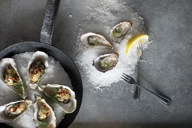 Freshly shucked oysters on a bed of ice