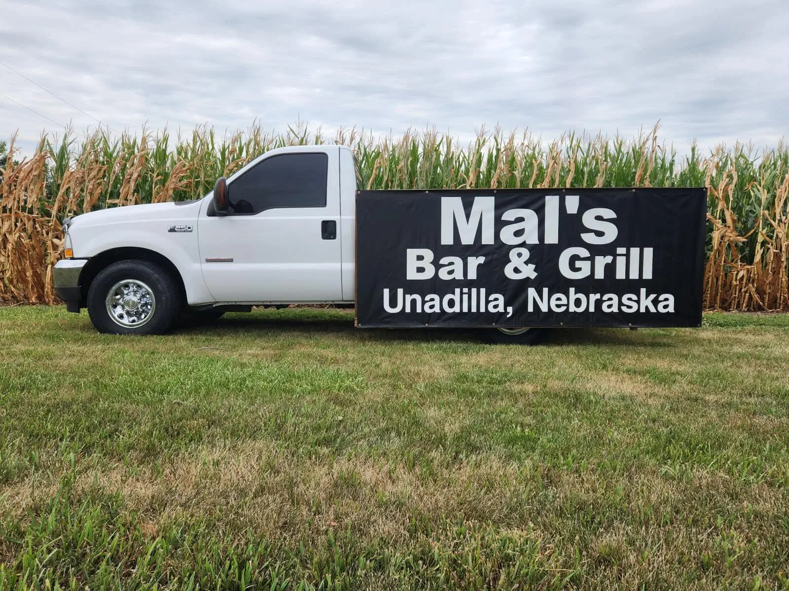 Mal's Bar & Grill truck in Unadilla, Nebraska