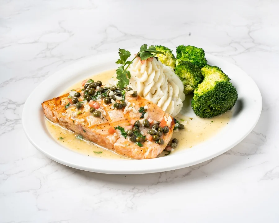 Salmon in Lemon Sauce / Salmon en Salsa de Limón