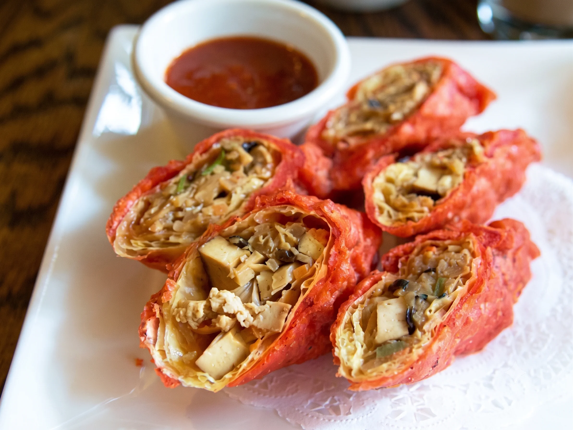 Crispy Vietnamese spring rolls with dipping sauce