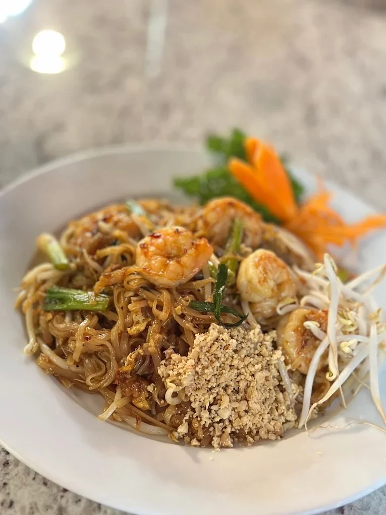 Delicious Pad Thai with shrimp and peanuts
