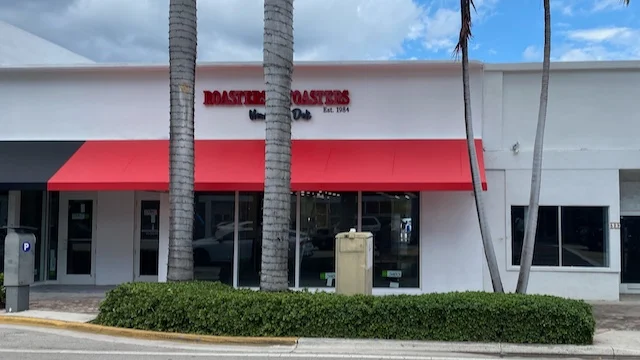 Exterior of Roasters ’N Toasters Miami Beach restaurant