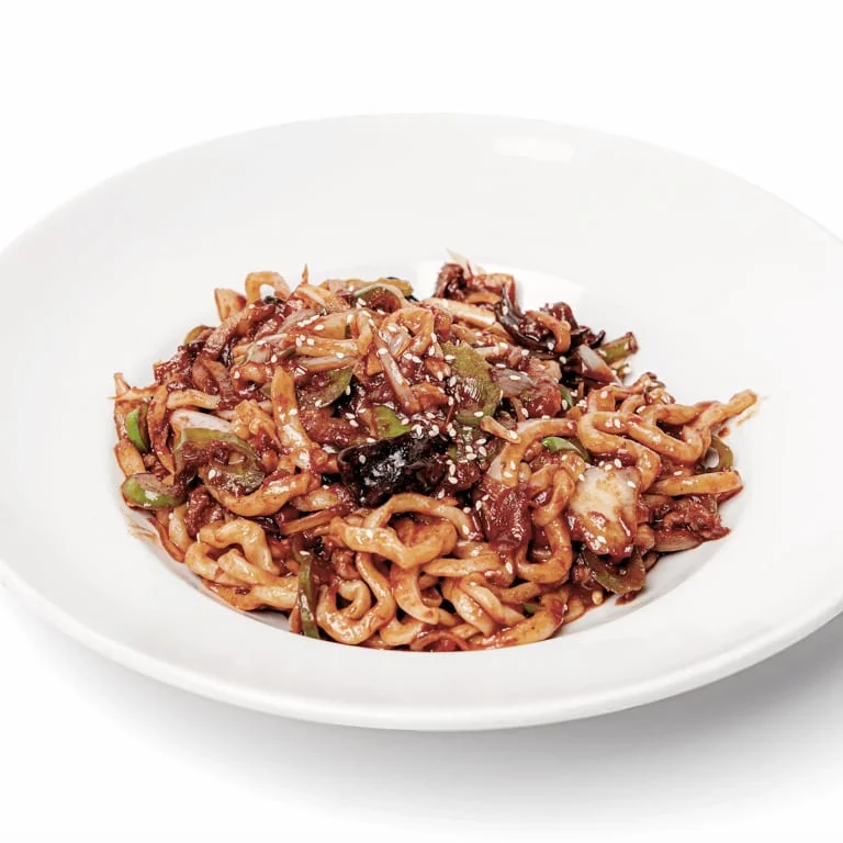 Chinese chow mein with vegetables and sesame seeds
