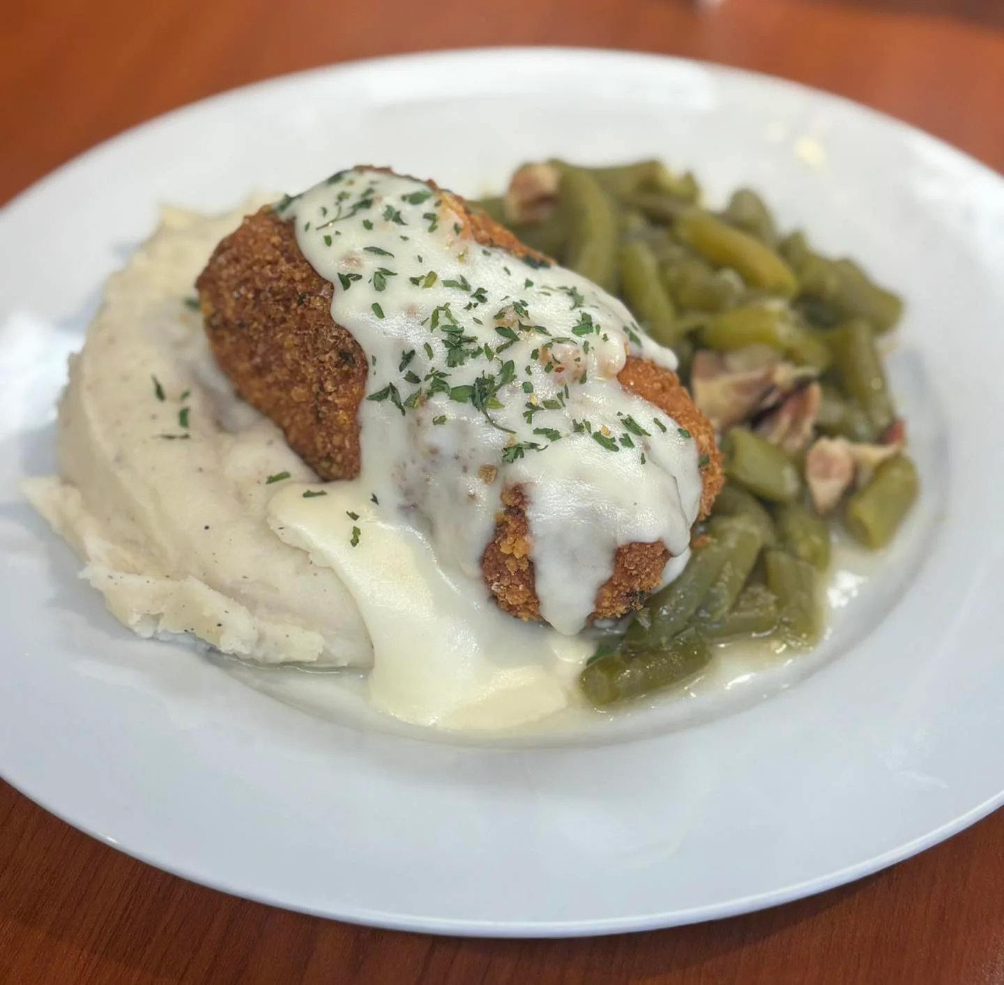 Southern fried chicken with gravy and green beans