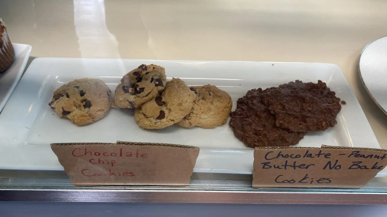 A plate featuring both chocolate chip cookies and chocolate-peanut butter no bake cookies with labels.