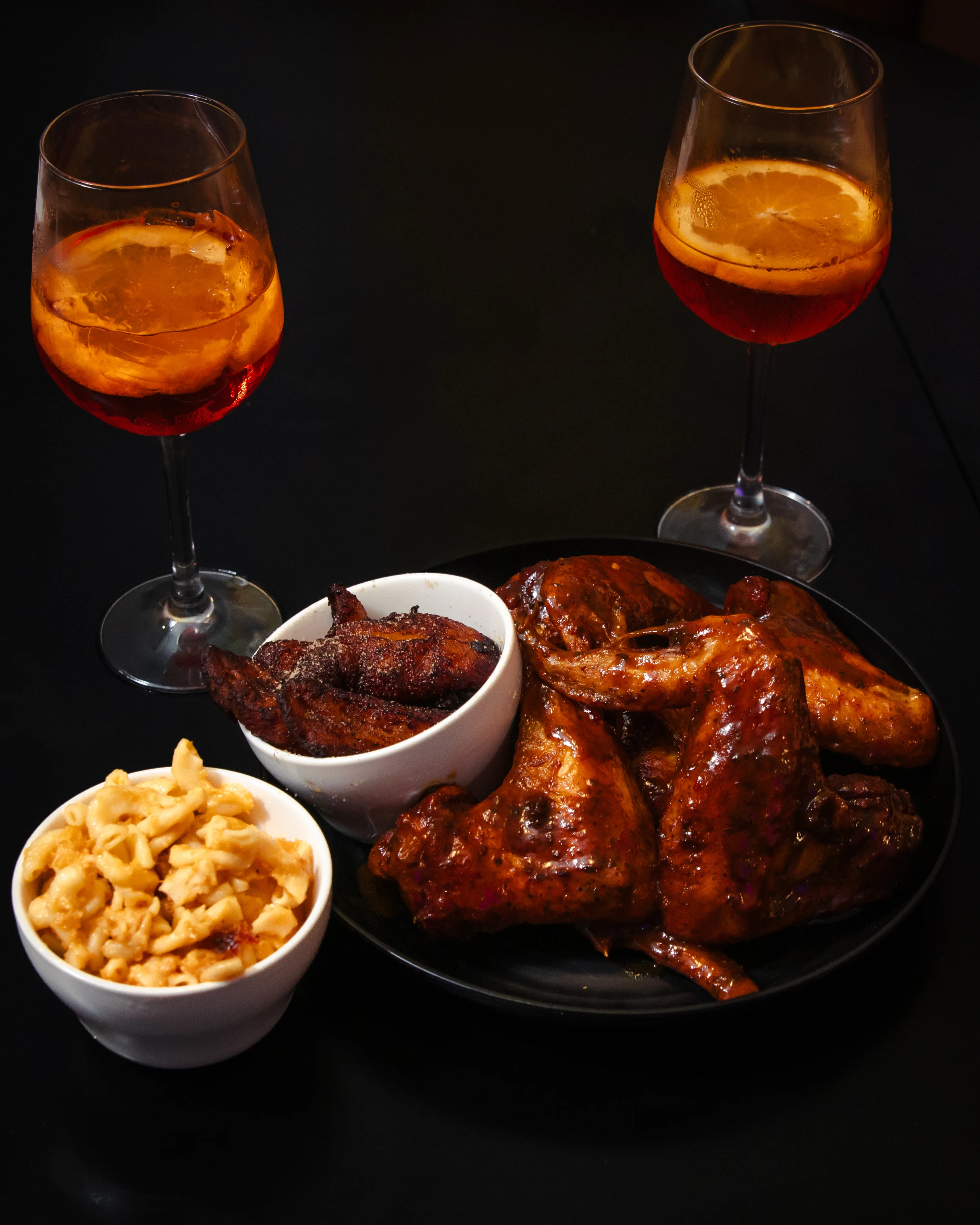 Savory BBQ chicken wings with macaroni and cocktails