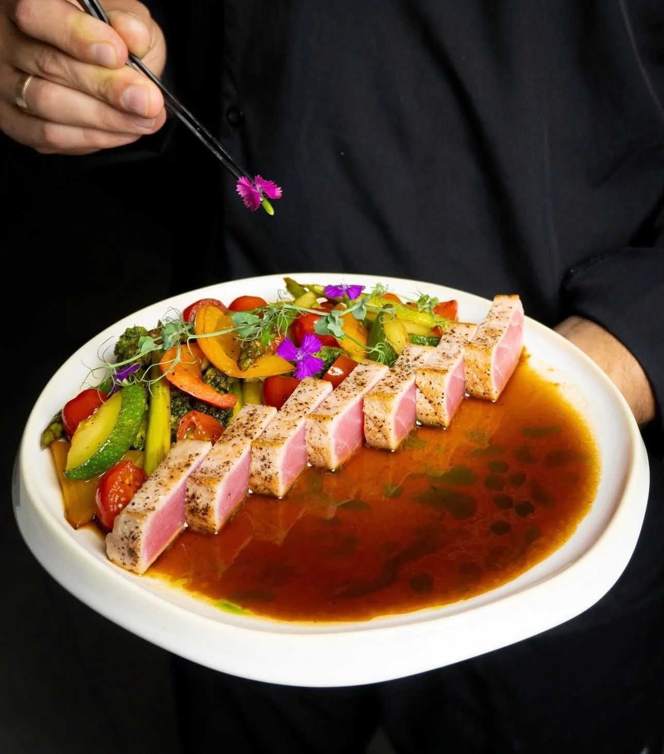 Seared tuna steak with vibrant vegetables and sauce