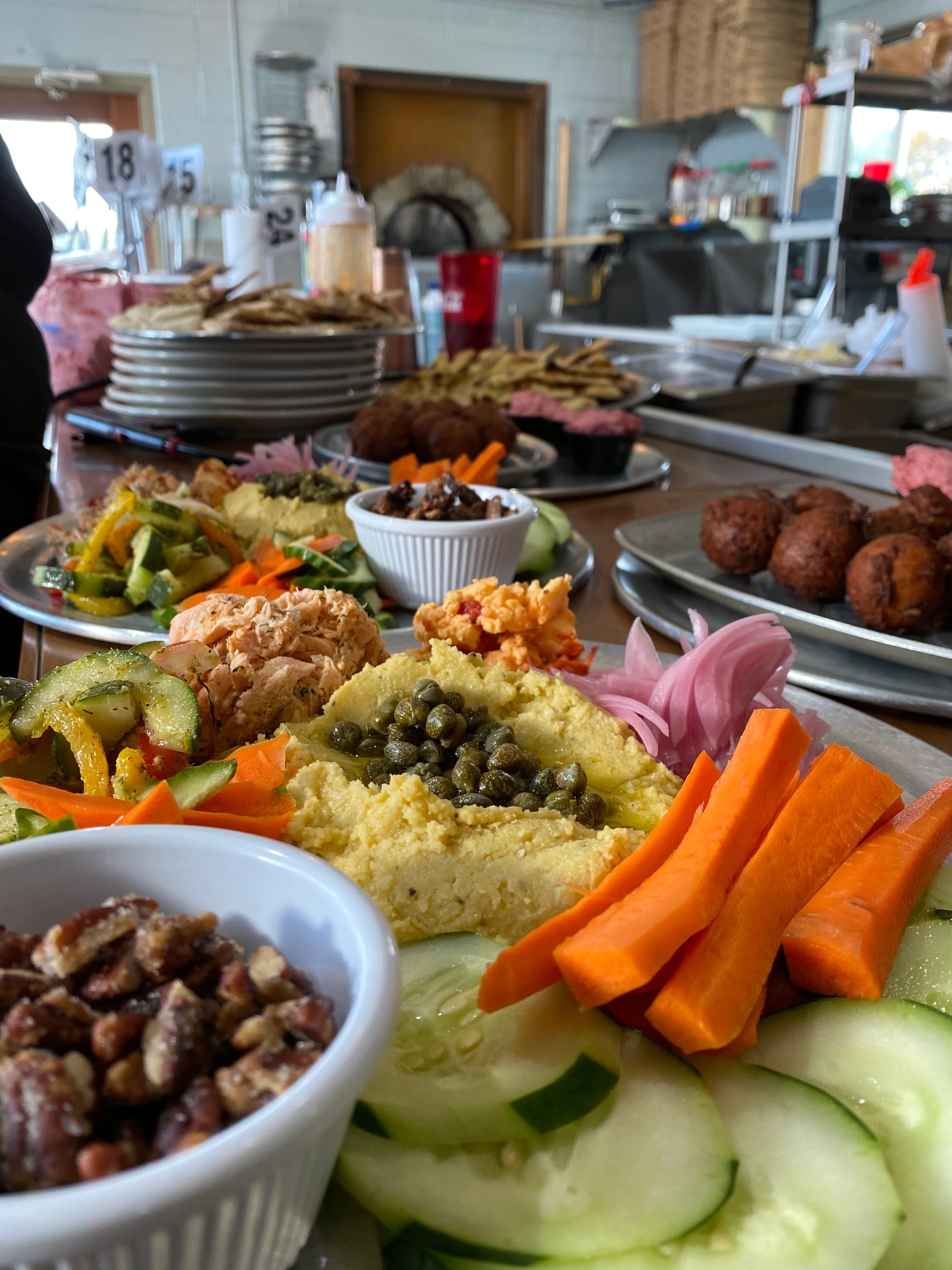 Mediterranean mezze platter with hummus and fresh vegetables