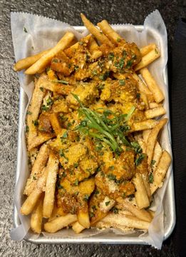 CURRY TIKKA FRIES
