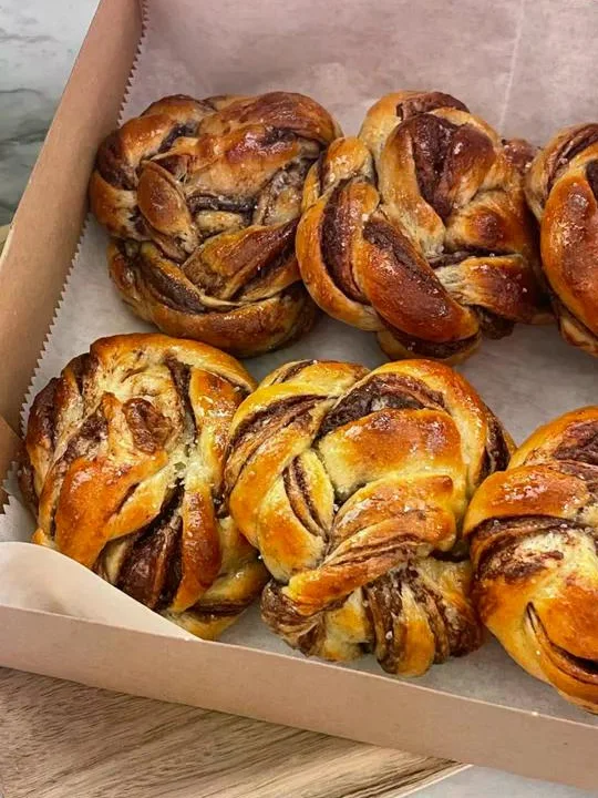 Chocolate Hazel-Knots