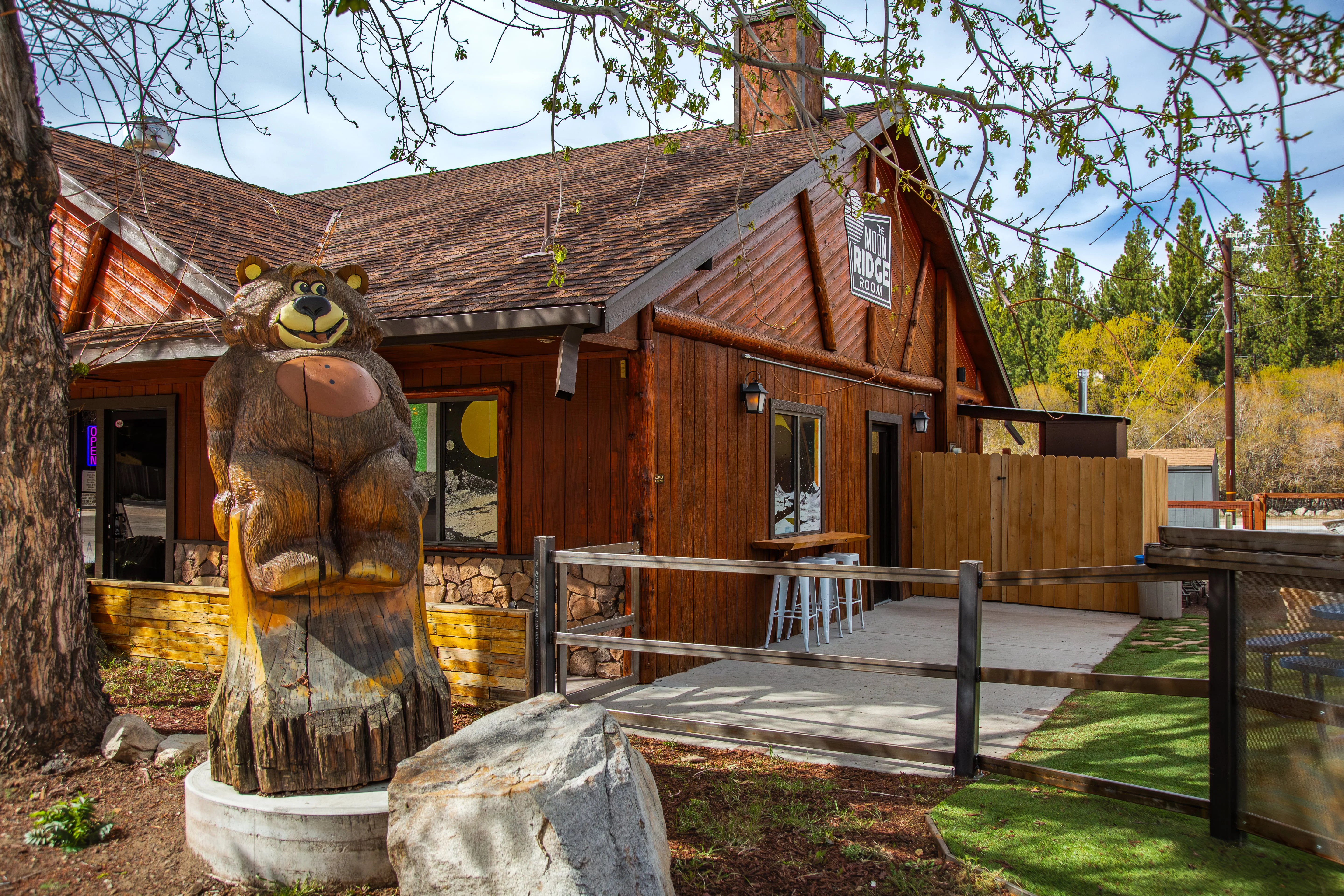 Charming restaurant exterior with wooden decor and bear sculpture