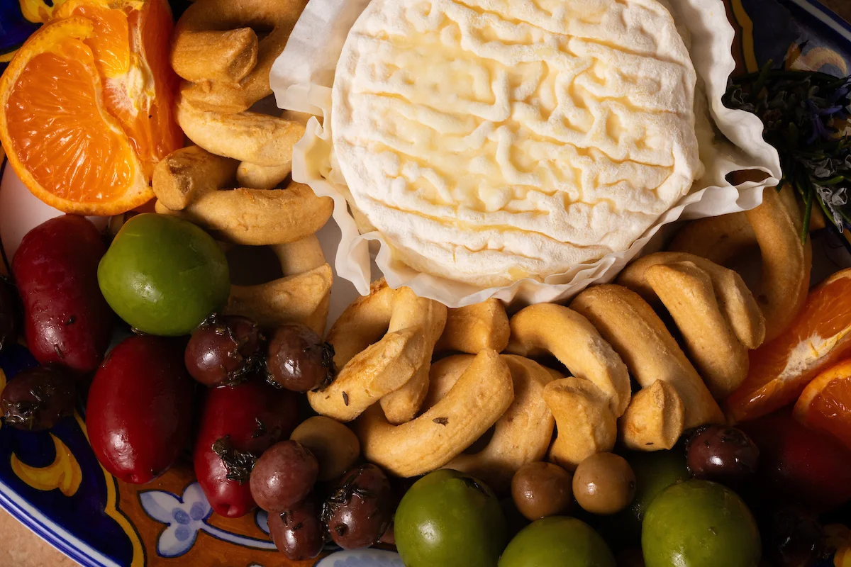 Cheese, taralli, olives