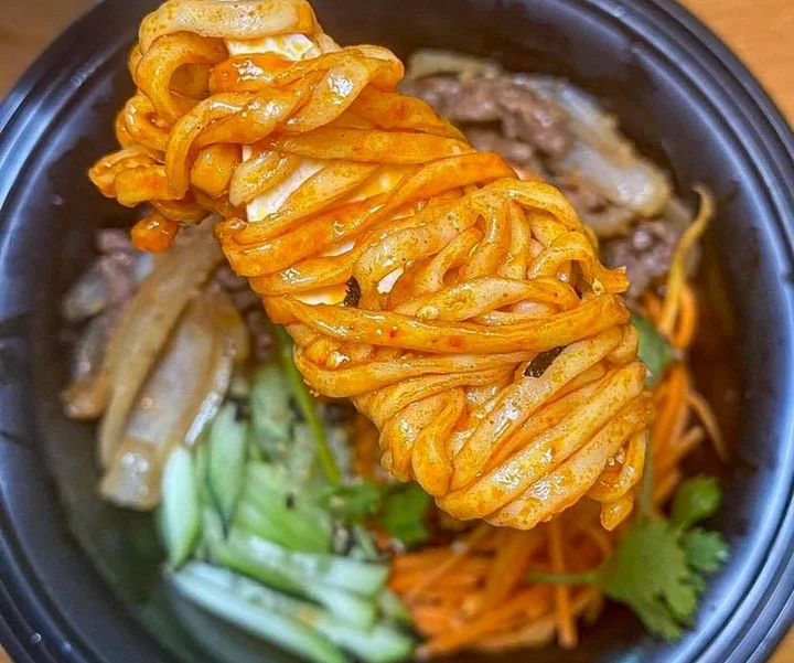 Spicy Korean jajangmyeon noodles with vegetables