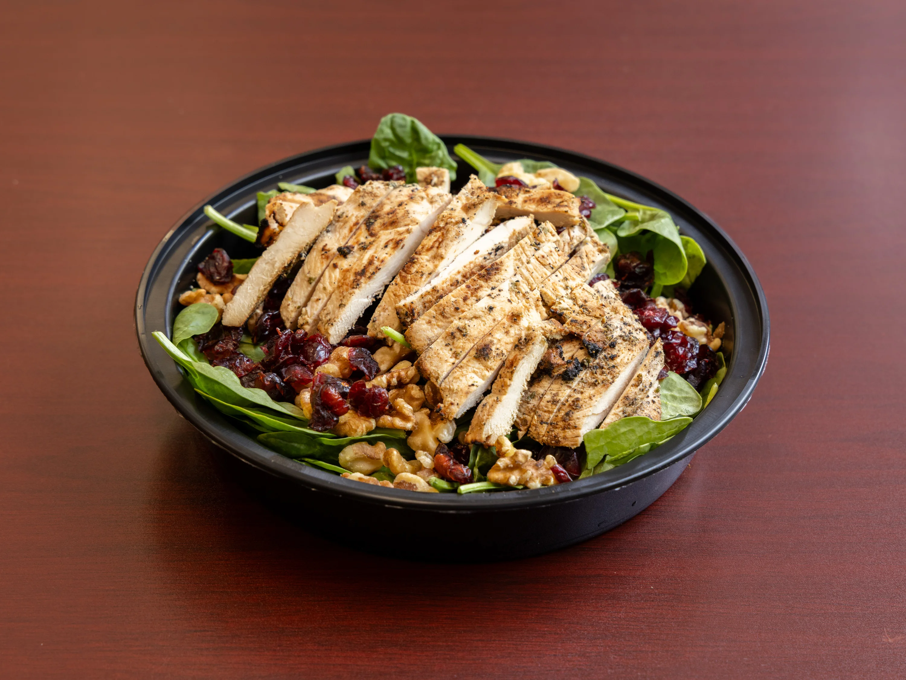Grilled chicken salad with spinach and walnuts