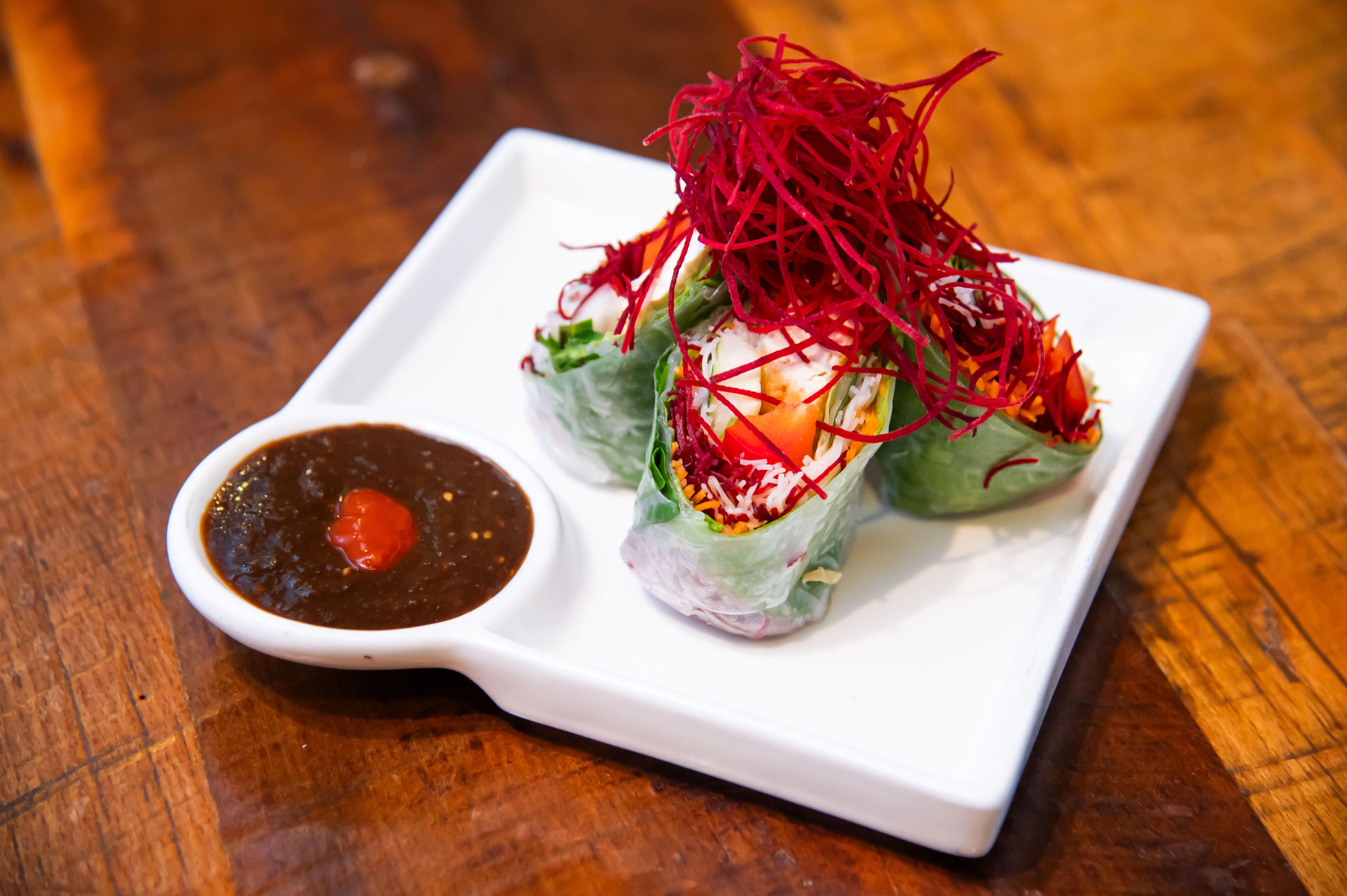 Vietnamese fresh spring rolls with dipping sauce