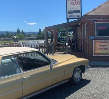 Drive-in restaurant Twin Peaks with vintage car