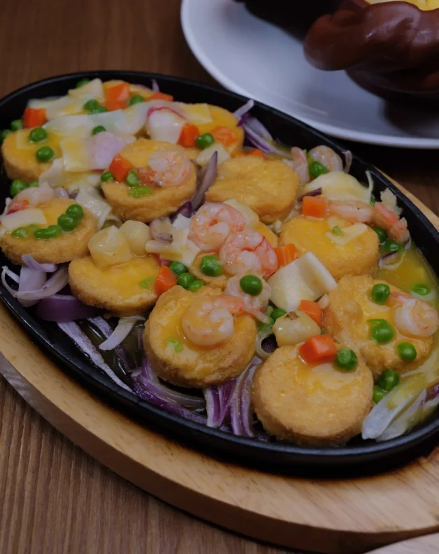 Sizzling Chinese shrimp tofu hot plate with vegetables