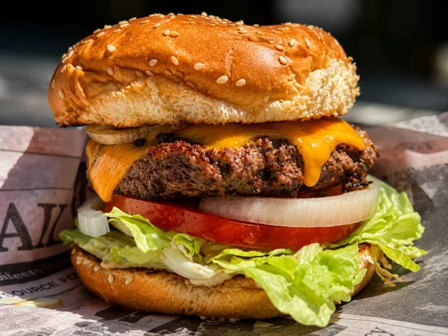 Juicy cheeseburger with lettuce and tomato