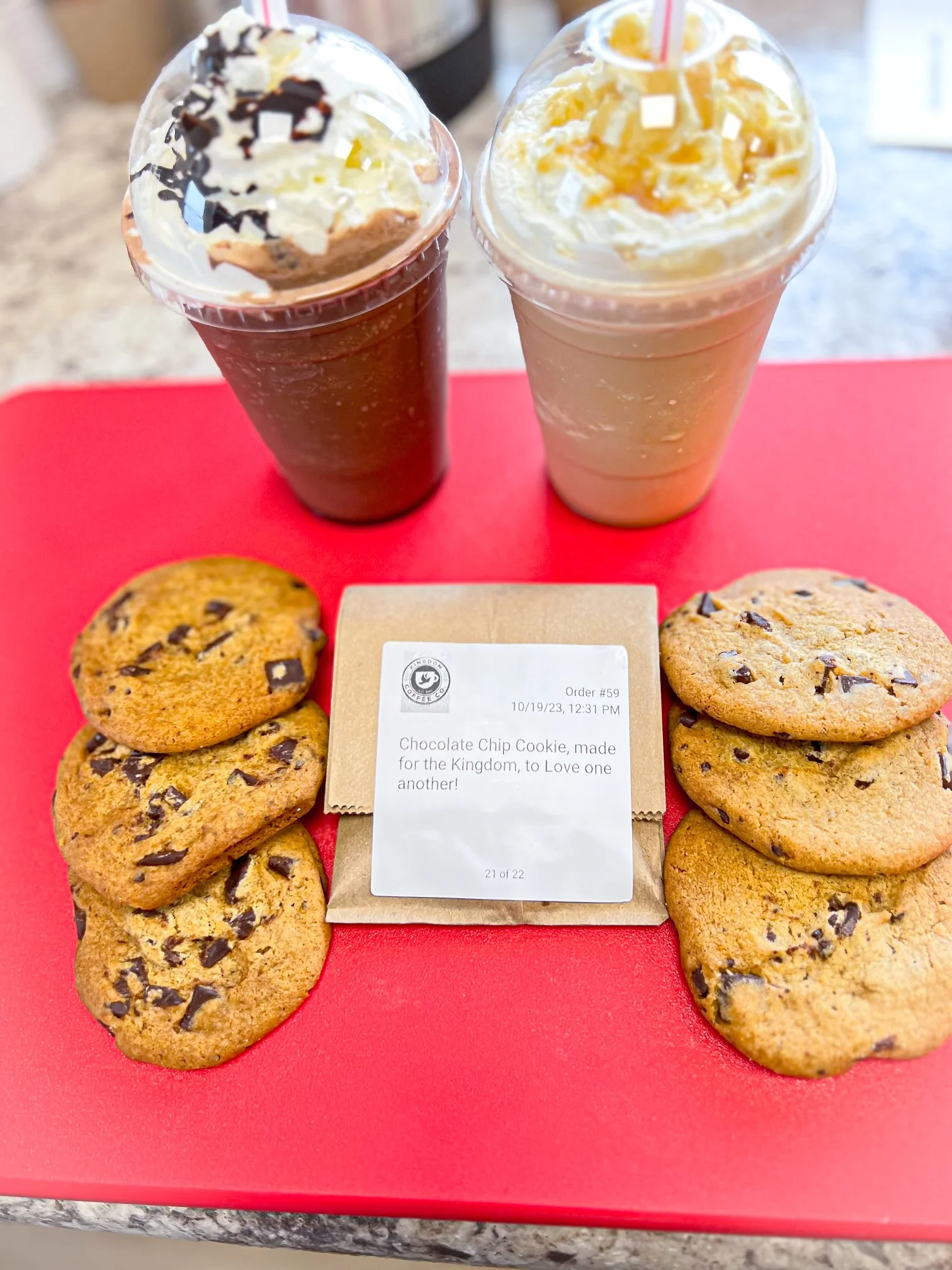 Iced coffee drinks with chocolate chip cookies