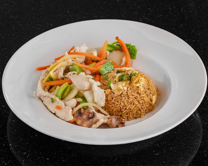 MOO GOO GAN PAN COMBO MEAL