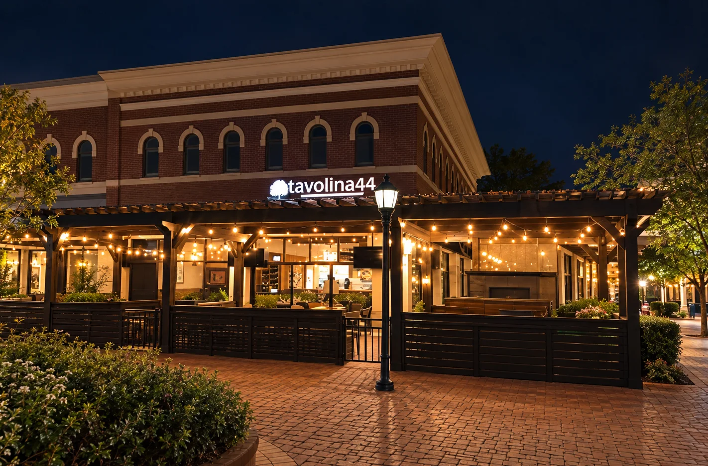 Tavolina 44 restaurant exterior at night