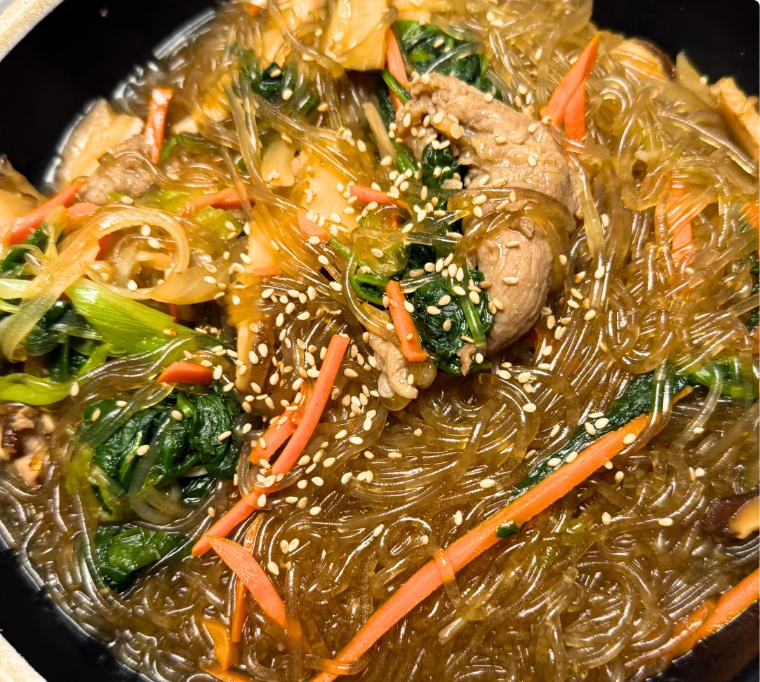 Delicious stir-fried glass noodles with vegetables and meat.
