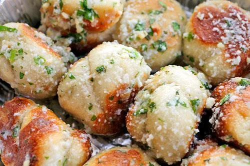 9 Garlic Knots