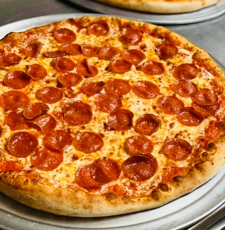 Papa’s Pizzeria is a family-friendly Italian restaurant in Rocky Mount, Virginia, serving New York-style pizza, pasta, subs, wings, salads, and homemade Italian favorites. We proudly serve Rocky Mount, Boones Mill, Franklin County, and surrounding communities.