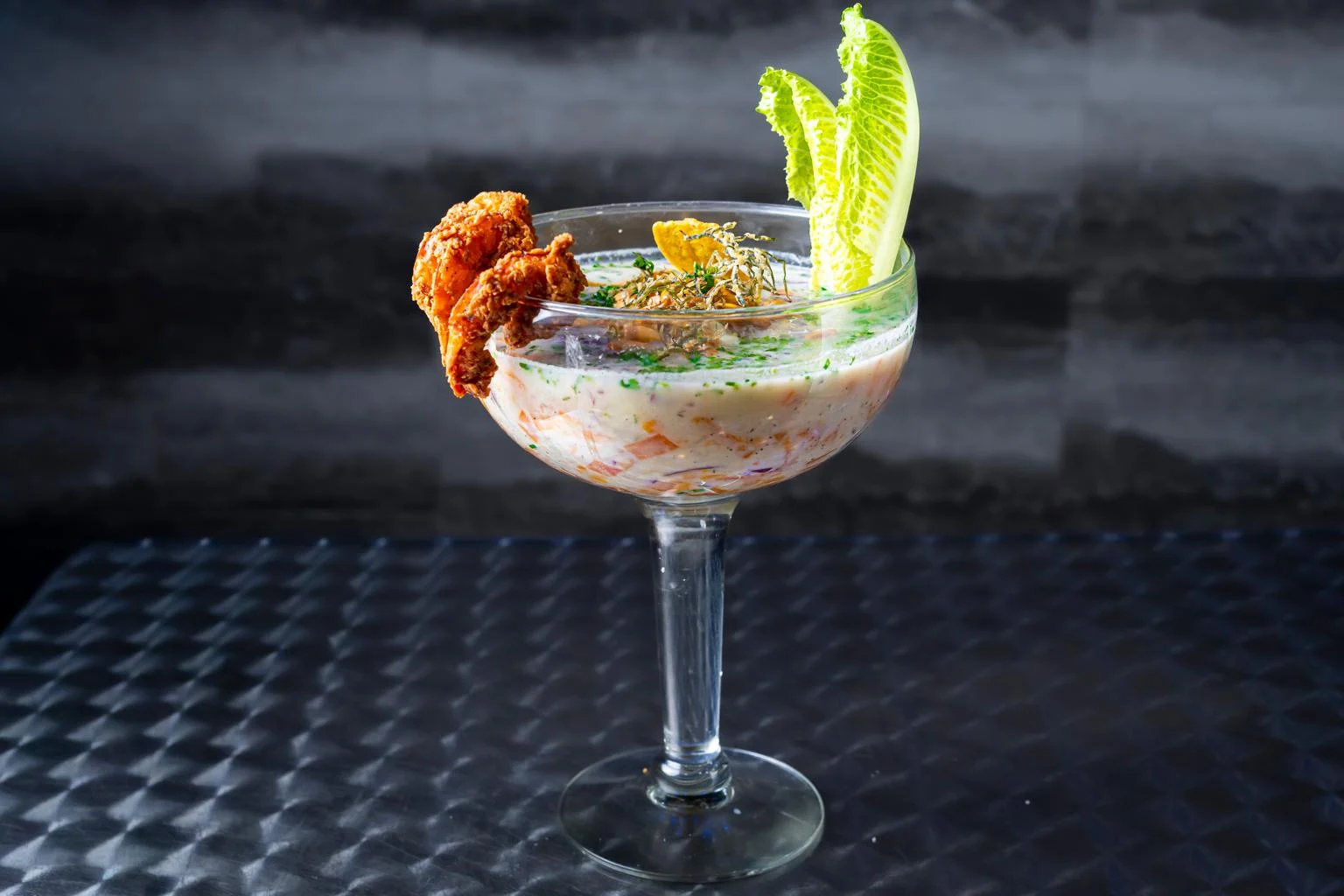 CEVICHE 300( CAMARON PESCADO CONCHA NEGRA Y CHICHARRON DE PESCADO