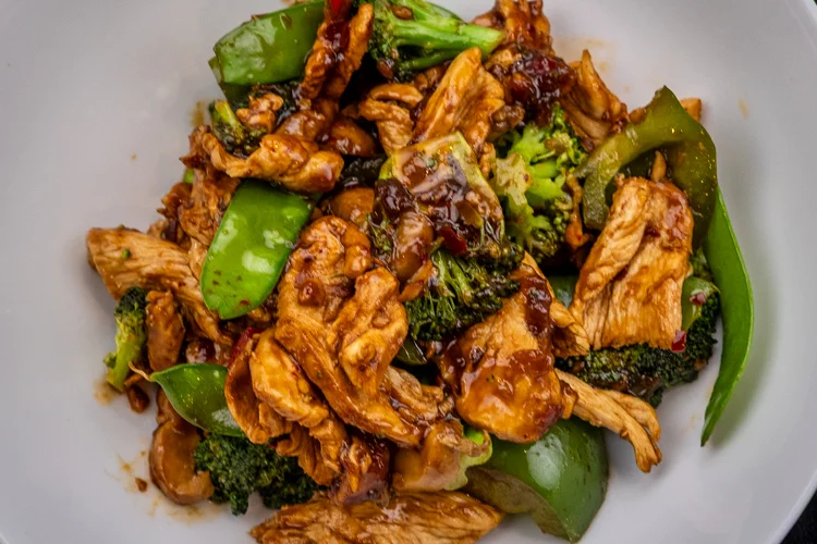 Stir-fried chicken with broccoli in a savory sauce