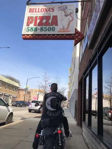 Motorcycle parked outside Bellona's Pizza in Chicago