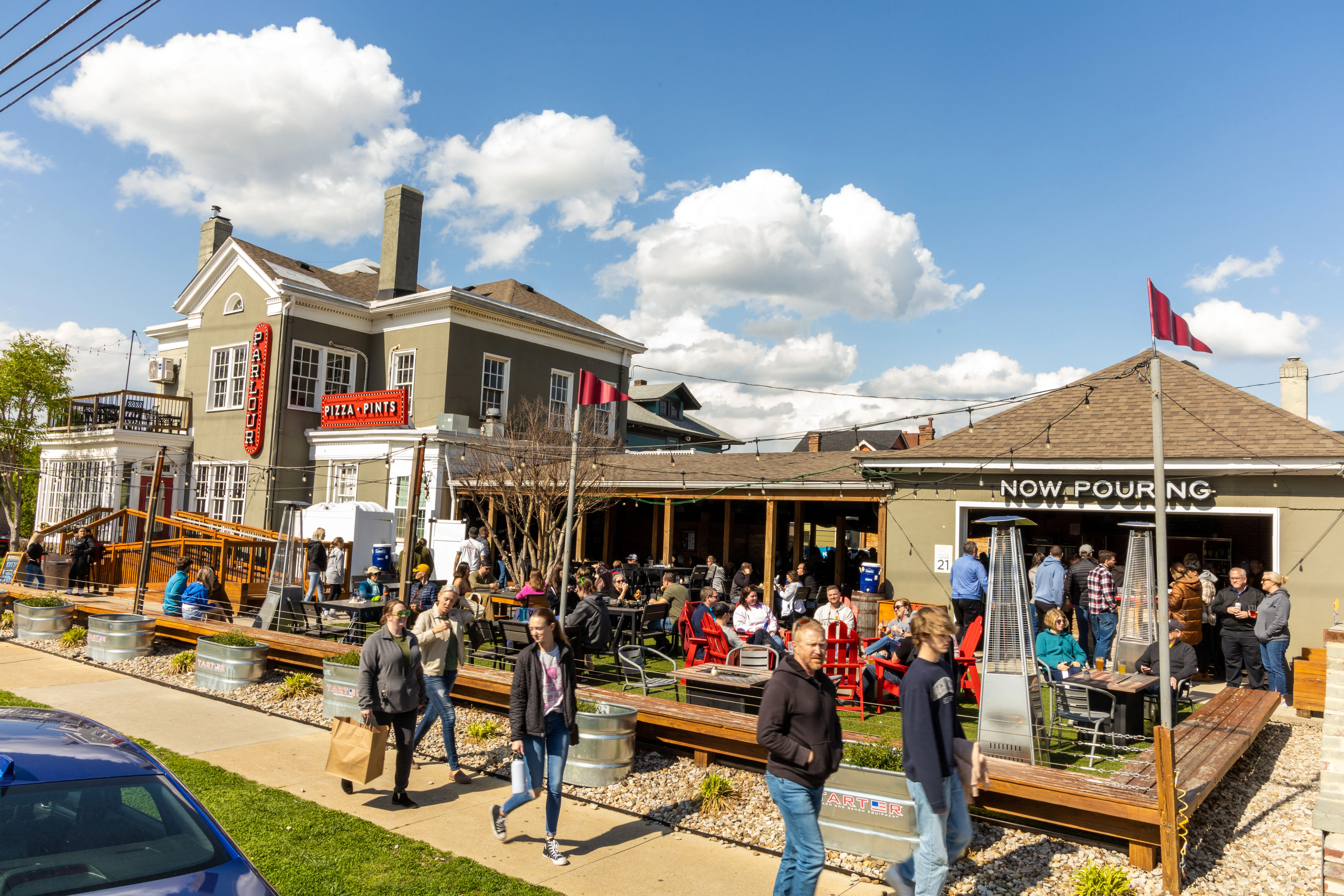 Lively outdoor dining area at a pizza restaurant