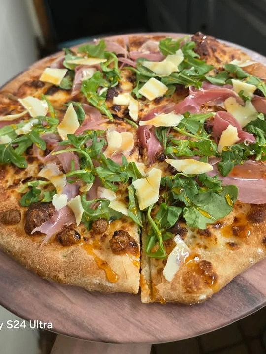 Gators Margarita Pizza